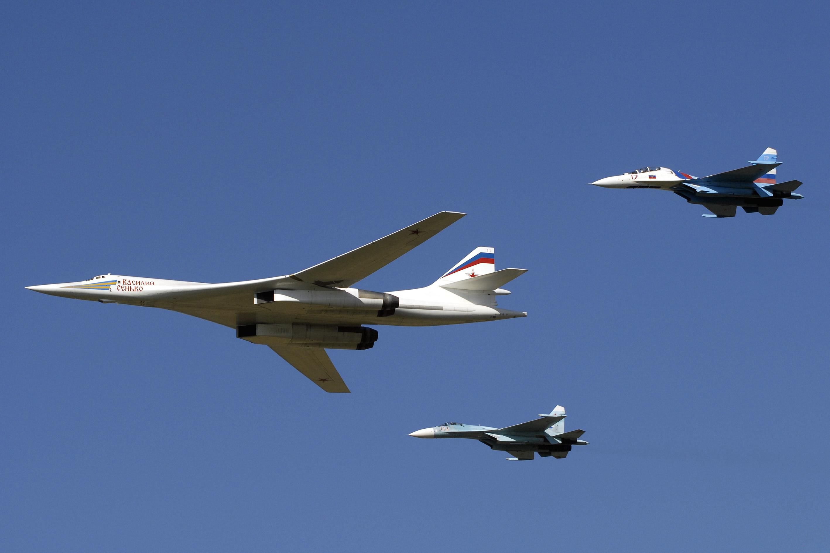 Белый лебедь высота. Ту-160 белый лебедь. Туполев ту 160. Лебедь самолет ту 160. Стратегический сверхзвуковой ракетоносец-бомбардировщик ту-160.