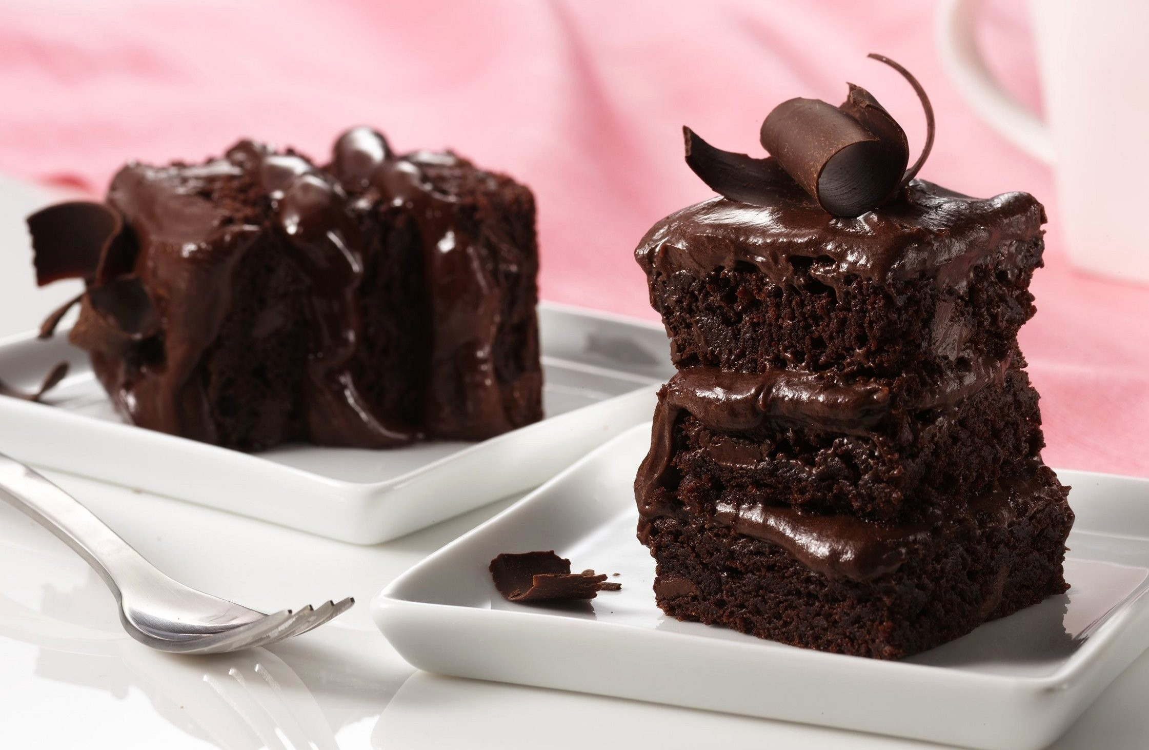 Пирожное 2 шоколада. Шоколадное пирожное. Шоколадный торт. Десерт с шоколадом. Пирожное с шоколадом.