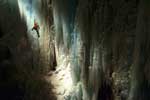 картинки ситуации,альпинист на стене пещеры